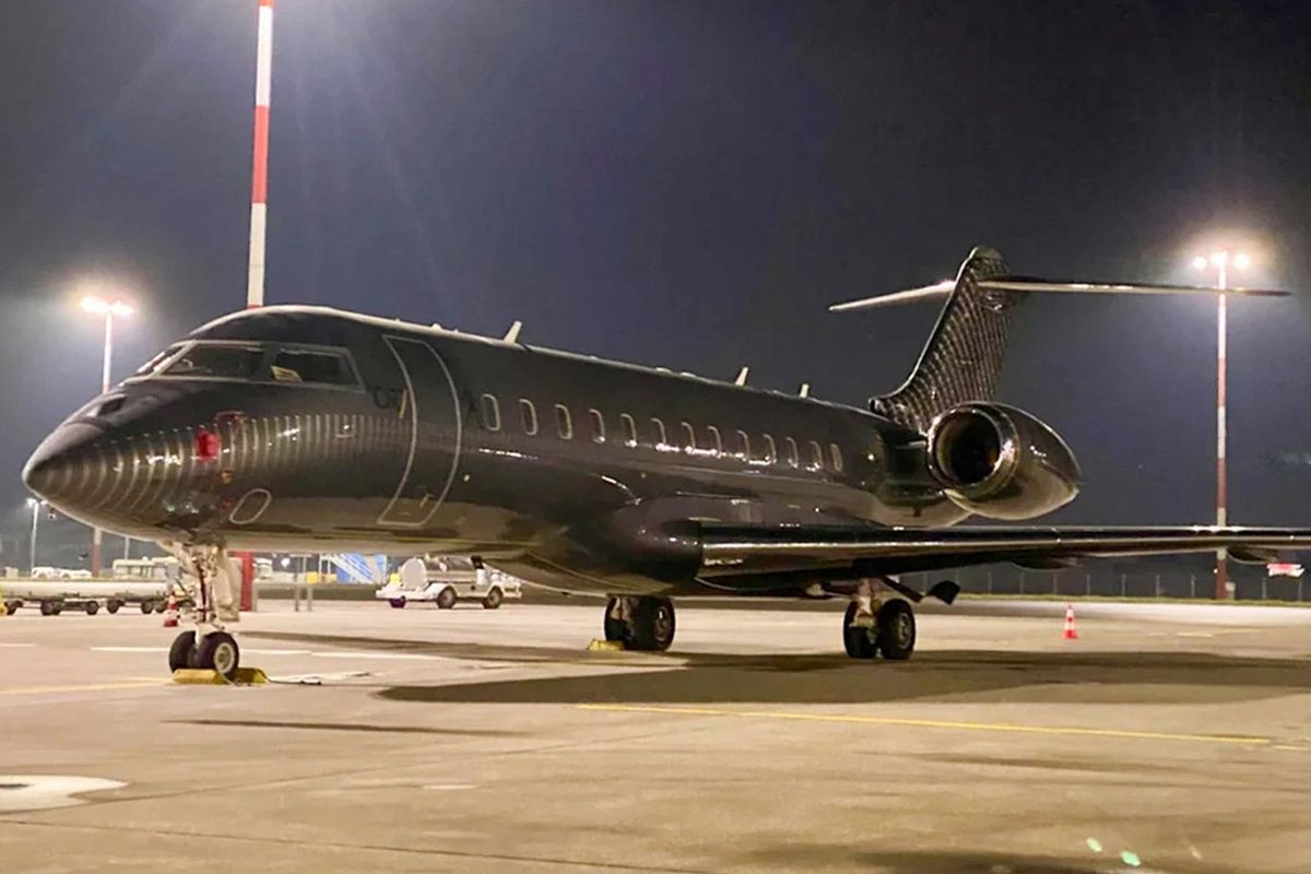Bu ismi tanımayan yok! Artan gerilim sonrası 70 milyon Euro'luk özel jetine binip ülkeden kaçtı