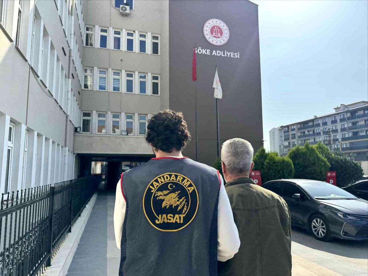 Çeşitli suçlardan aranan şahıslar jandarmadan kaçamadı