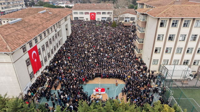 Fatma öğretmenin cenazesinde protesto şoku: Konuşmasını güçlükle yaptı