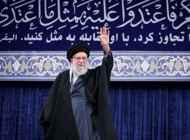 ظهرت تفاصيل المراقبة الاستخباراتية التي استمرت لعدة أشهر ضد خامنئي