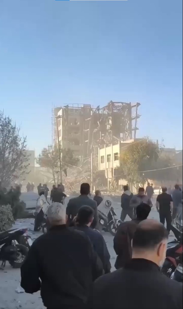 تصاعد الدخان من طهران التي ضربتها إسرائيل! لقد ضربوا المبنى الذي سيتم فيه اختيار القائد الجديد