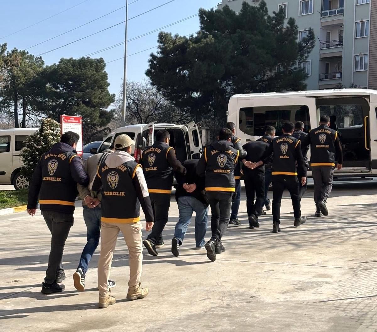 Manisa'daki fabrika hırsızları yakalandı