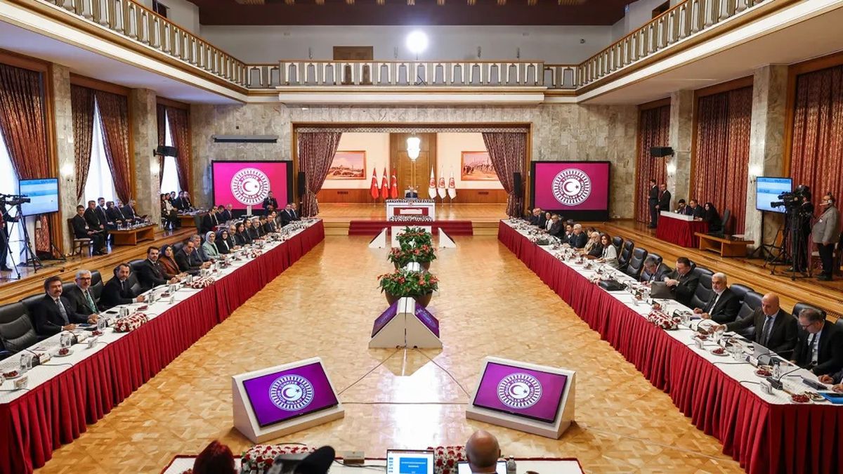 SETA, Milli Dayanışma, Kardeşlik ve Demokrasi Komisyonunun Nihai Raporu'nu yayımladı