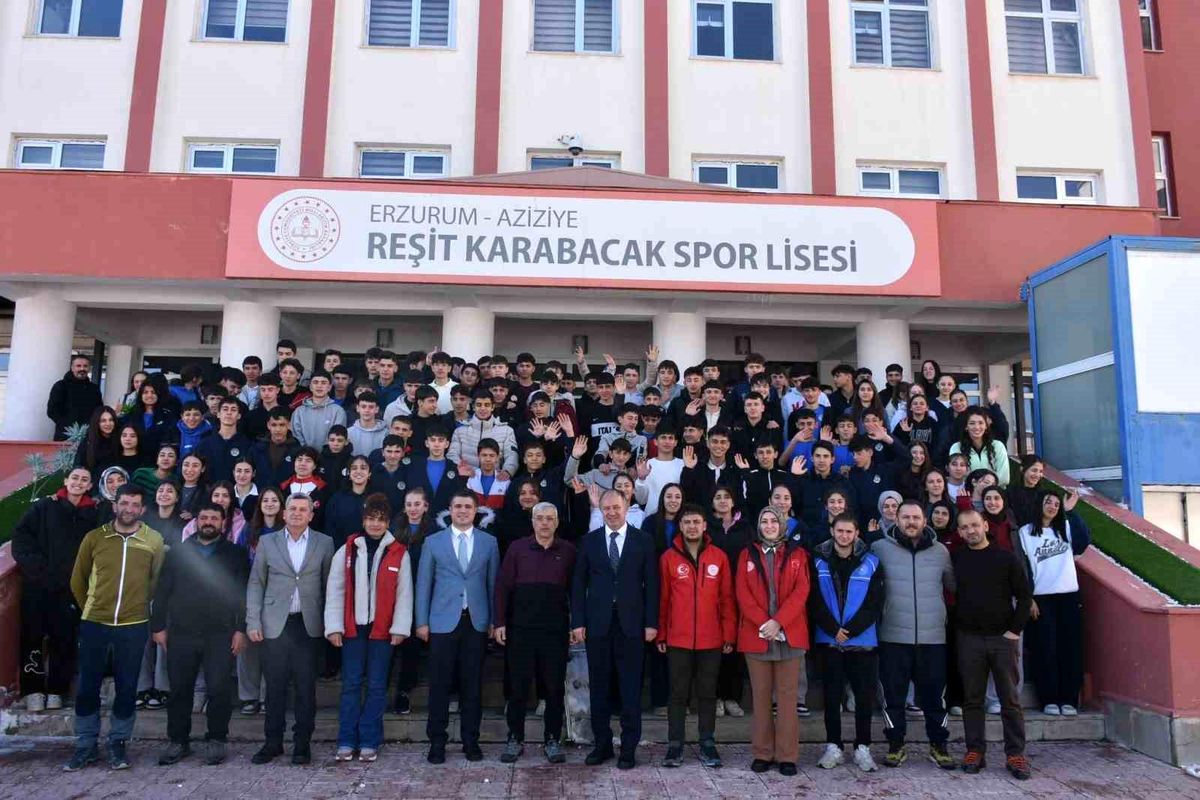 Tecrübelerini liseli gençlerle paylaştılar