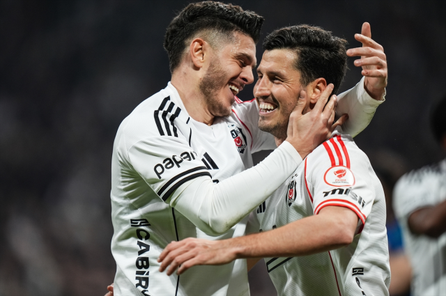 4 golle liderlik besiktas galatasaray derbisi 19625104 2348 m