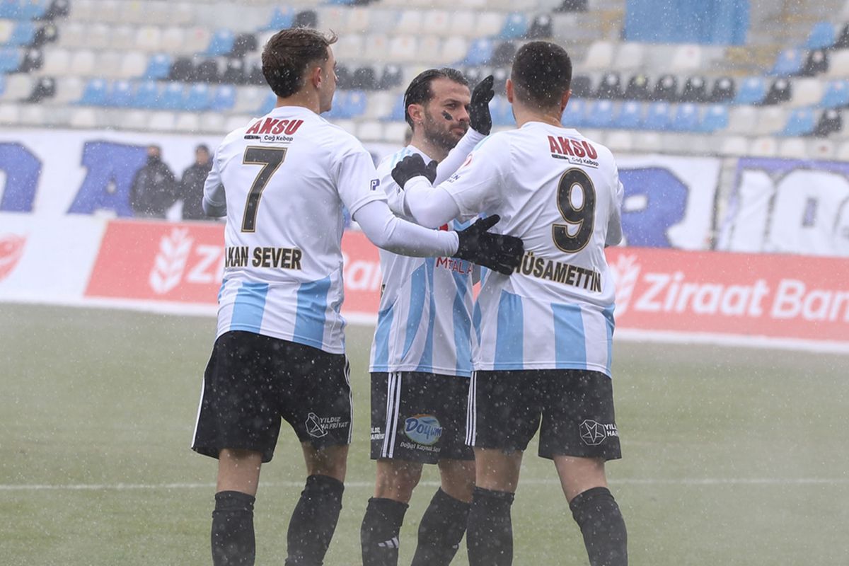 6 gollü düelloda kazanan Erzurumspor