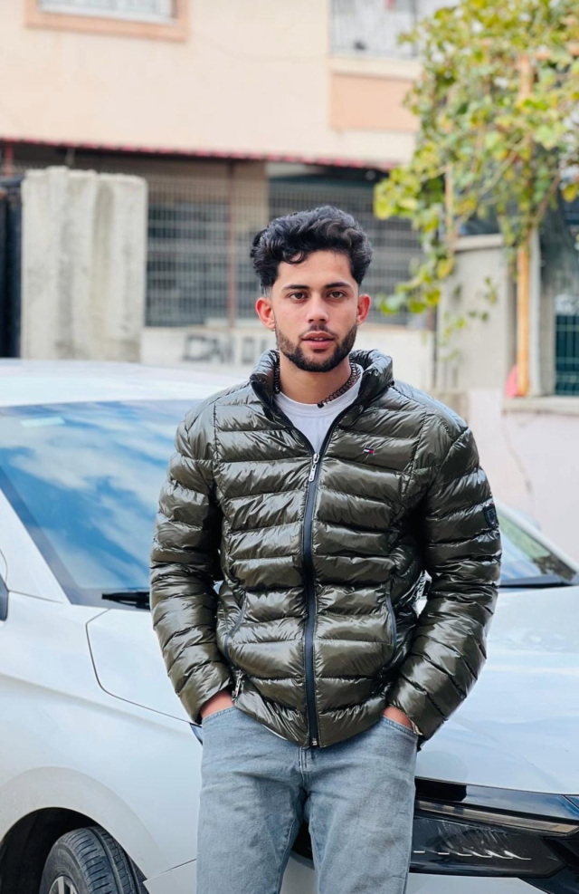 أنقذ عامل البناء الأب وطفله المحاصرين في حريق نشب في الشقة