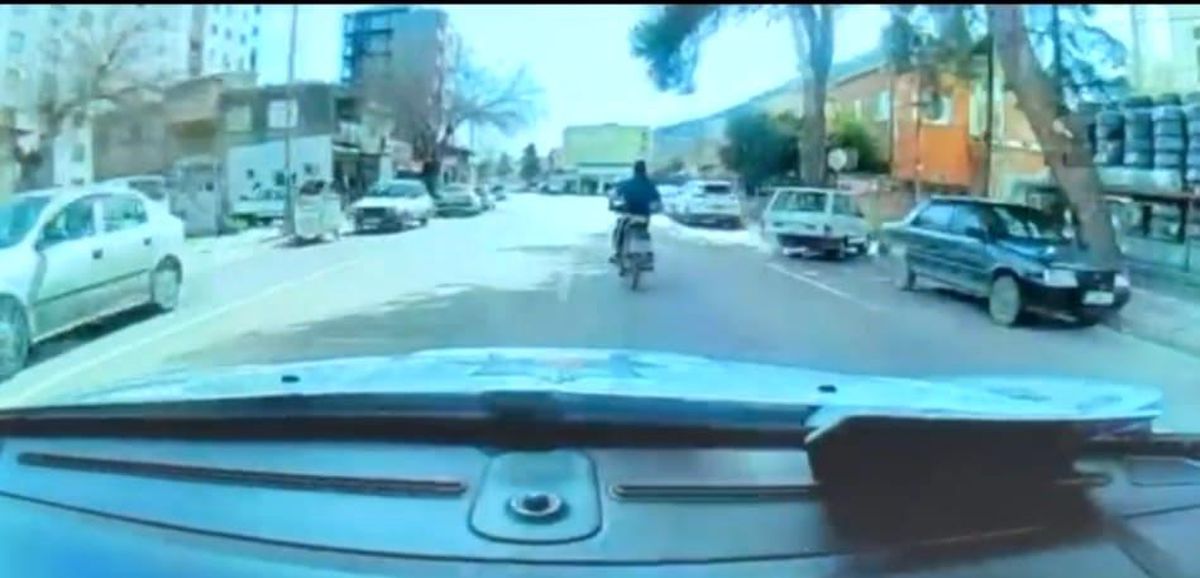 Aranan firari motosiklet sürerken polise yakalandı
