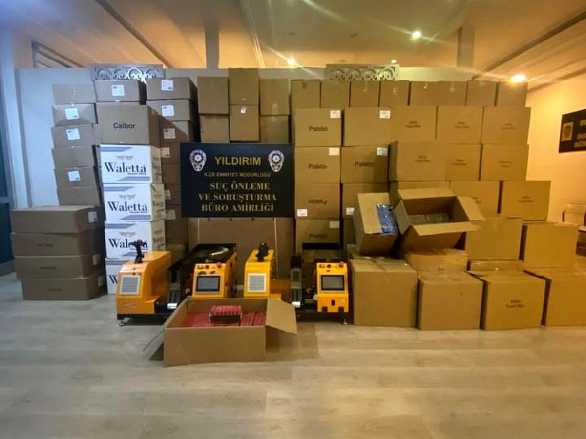Bursa'da kaçak sigara imalathanesine operasyon: 460 kilo tütün ele geçirildi