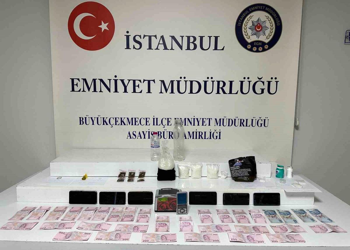 Büyükçekmece'de peçete kutusundan uyuşturucu çıktı