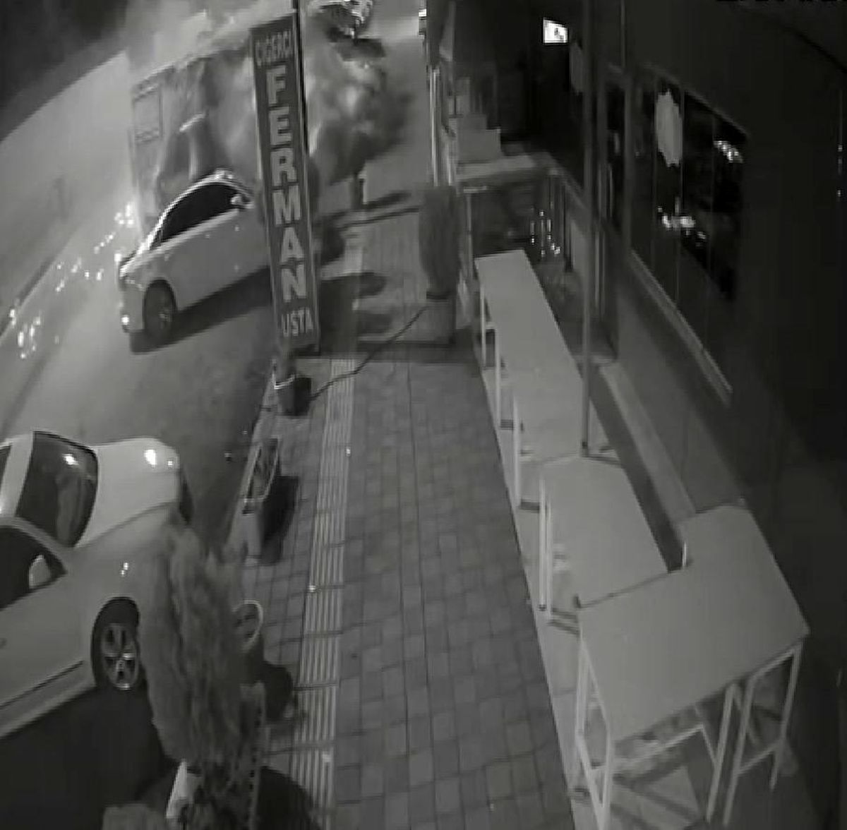Diyarbakır'da devrilen tırın 7 araca çarpma anı kameraya yansıdı