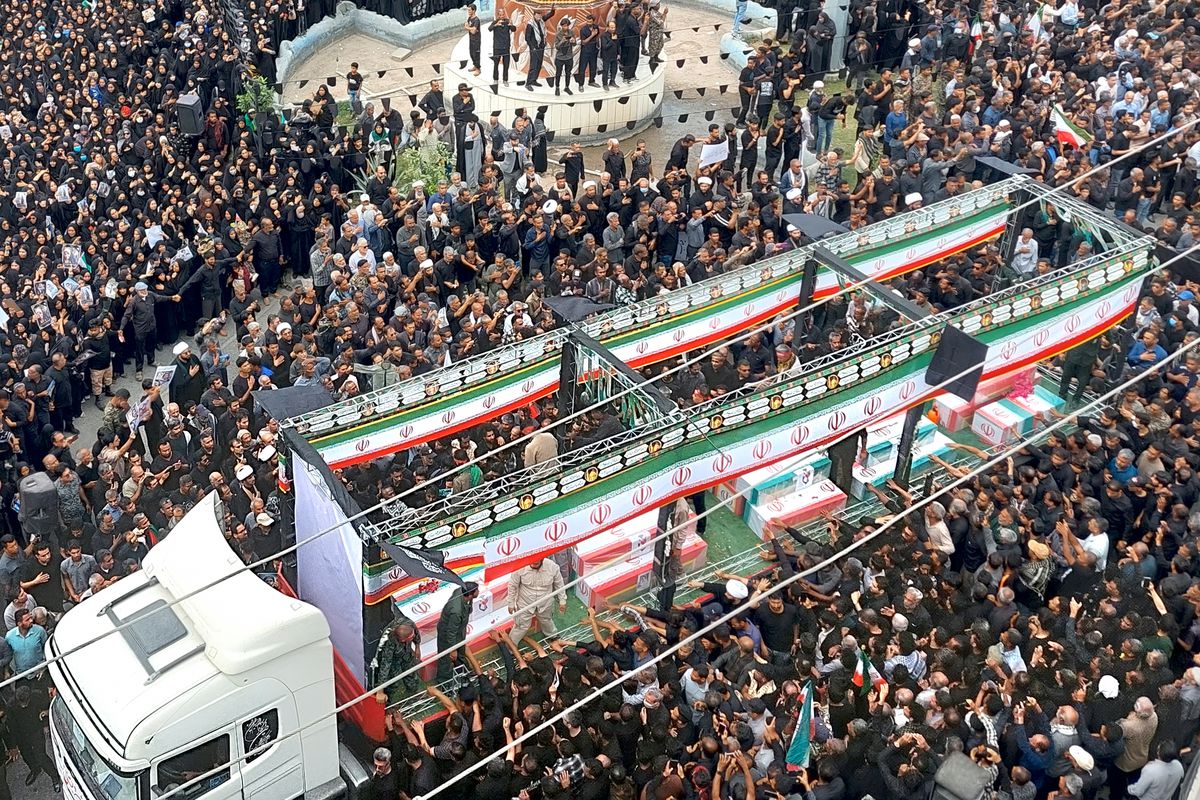 İran'da saldırılarda hayatını kaybedenlerin sayısı 867'ye yükseldi