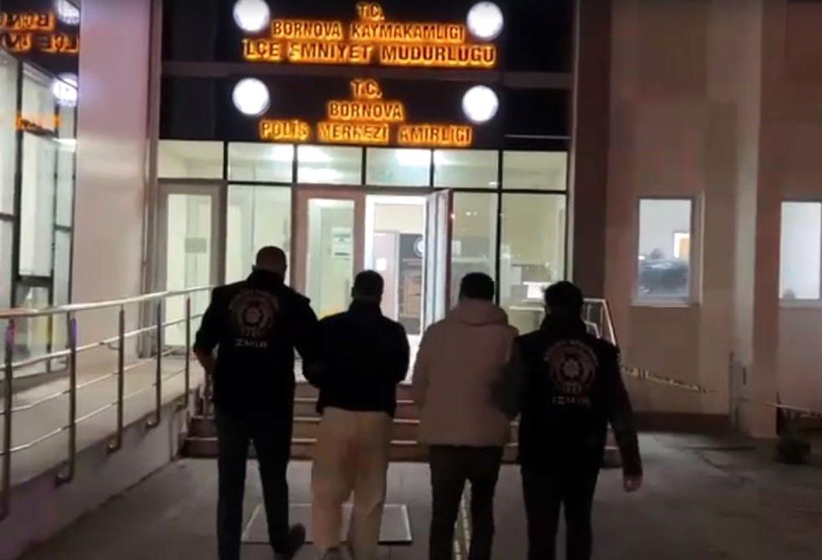 Kapıyı 'polisiz' diyerek açtırdılar, silahla vurup 550 bin lira parayı çaldılar