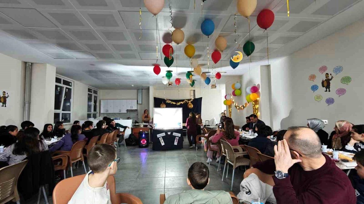 Kaymakam Dalak, miniklerle aynı sofrada oruç açtı