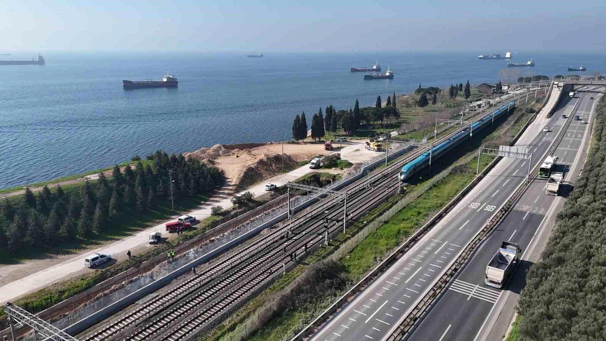 Kocaeli'de yüksek hızlı trenin çarptığı kişi hayatını yitirdi