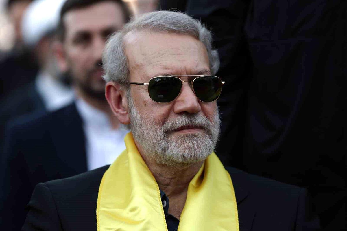 Laricani: "Trump, Netanyahu'nun palyaçoluklarıyla ABD halkını İran'la haksız bir savaşa sürükledi"