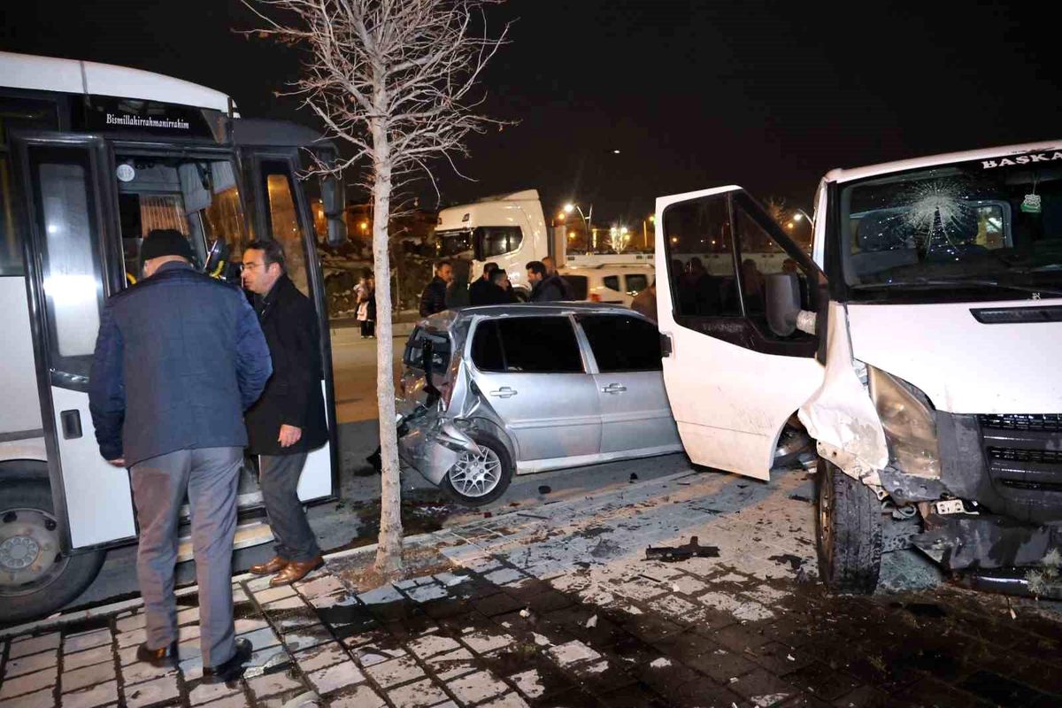 Önce kaza, sonra kavga ettiler: 2 yaralı