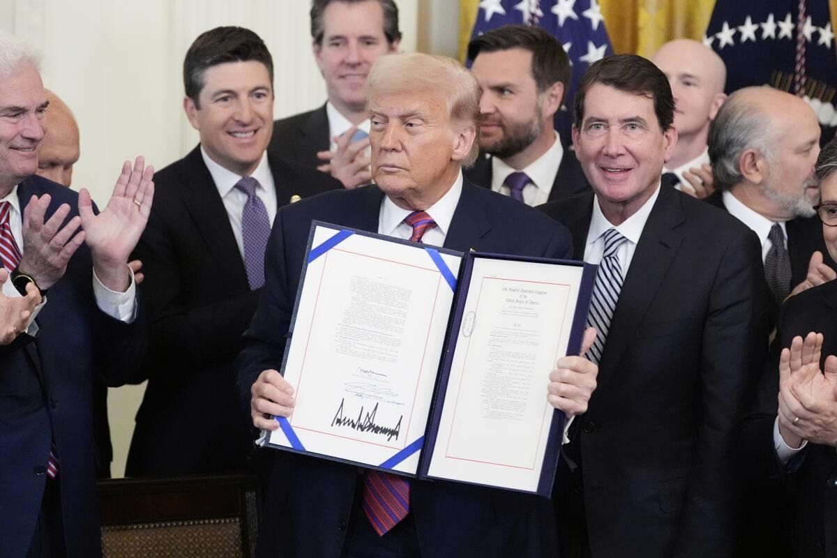 Trump, bankaları stablecoin yasasını engellemeye çalışmakla suçladı