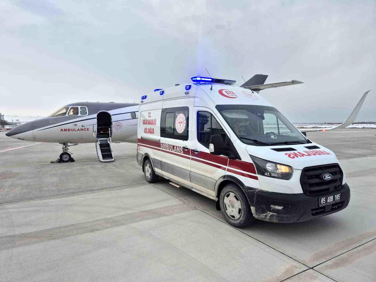 Van'da 3 aylık bebek uçak ambulansla Konya'ya sevk edildi