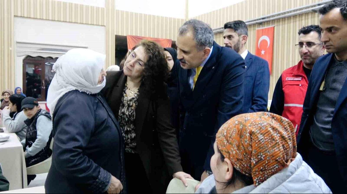 Ağrı'da yetim çocuklar iftar sofrasında buluştu