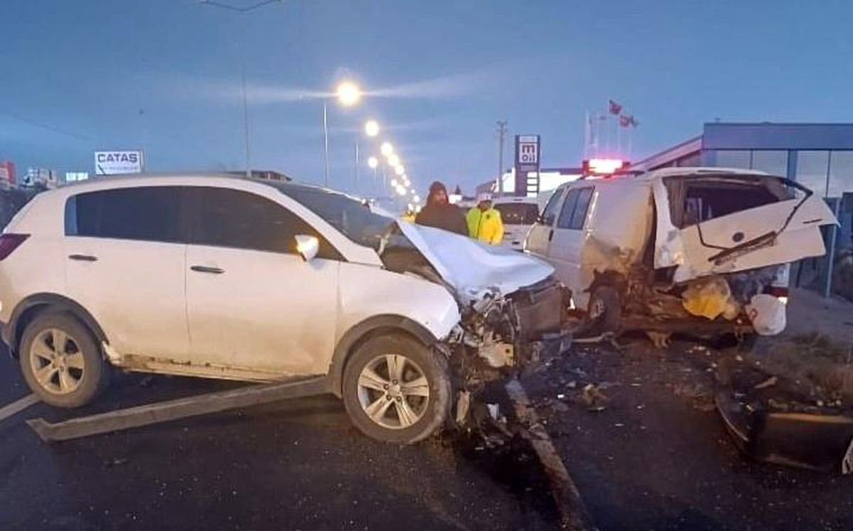Bafra'da otomobil minibüse çarptı: 1 yaralı