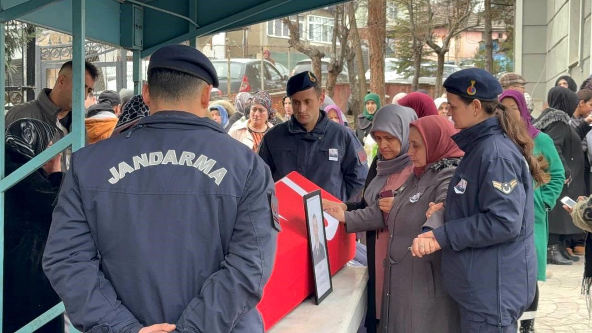Beylik tabancasıyla intihar eden askeri personel Karabük'te toprağa verildi