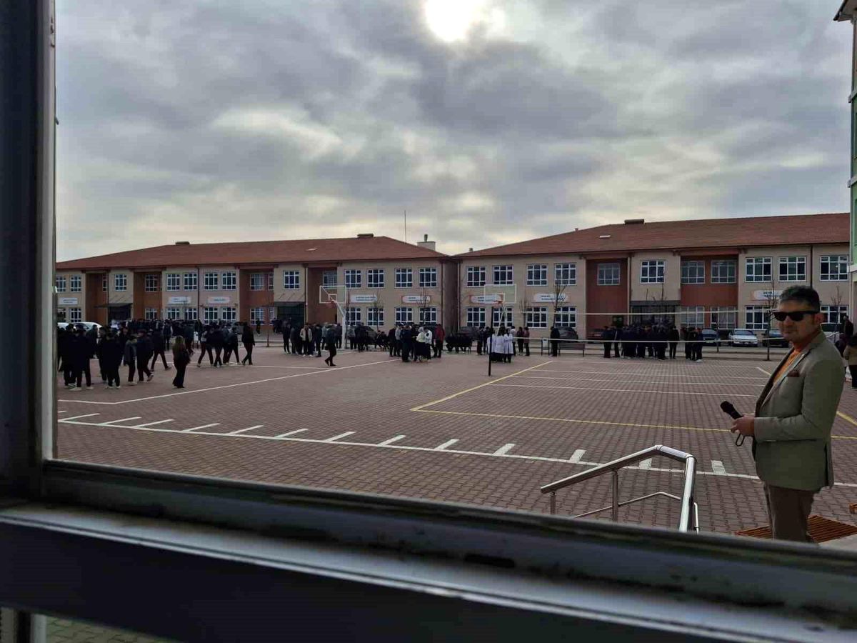 Beypazarı'nda okulda deprem tatbikatı