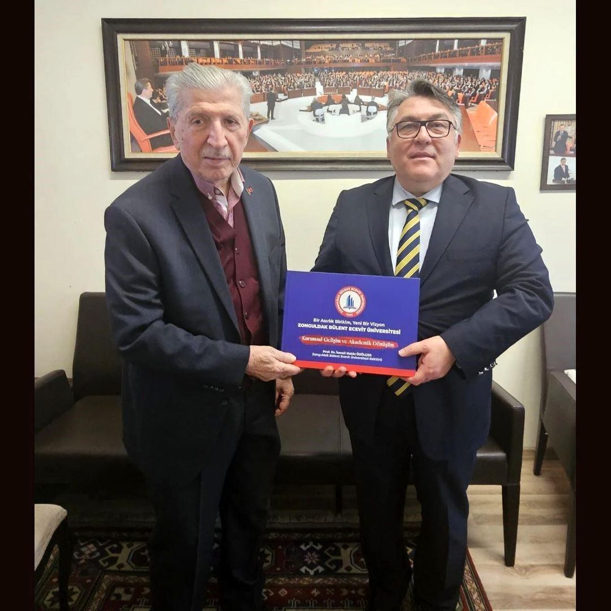 Cumhurbaşkanlığı Yüksek İstişare Kurulu Üyesi Köksal Toptan, Rektör Özölçer'i makamında kabul etti