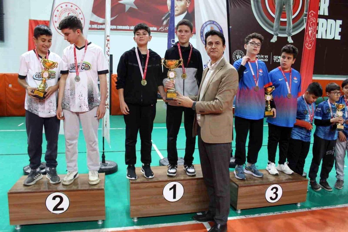 Floor Curling Yıldızlarda İl Şampiyonu takımlar Köyceğiz'den