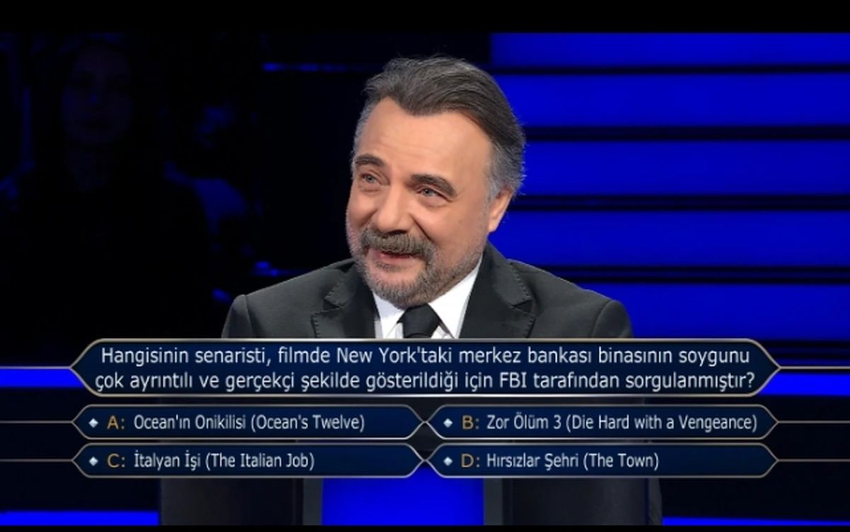 Hangisinin senaristi filmde New York'taki merkez bankası binasının soygunu çok ayrıntılı ve gerçekçi şekil...