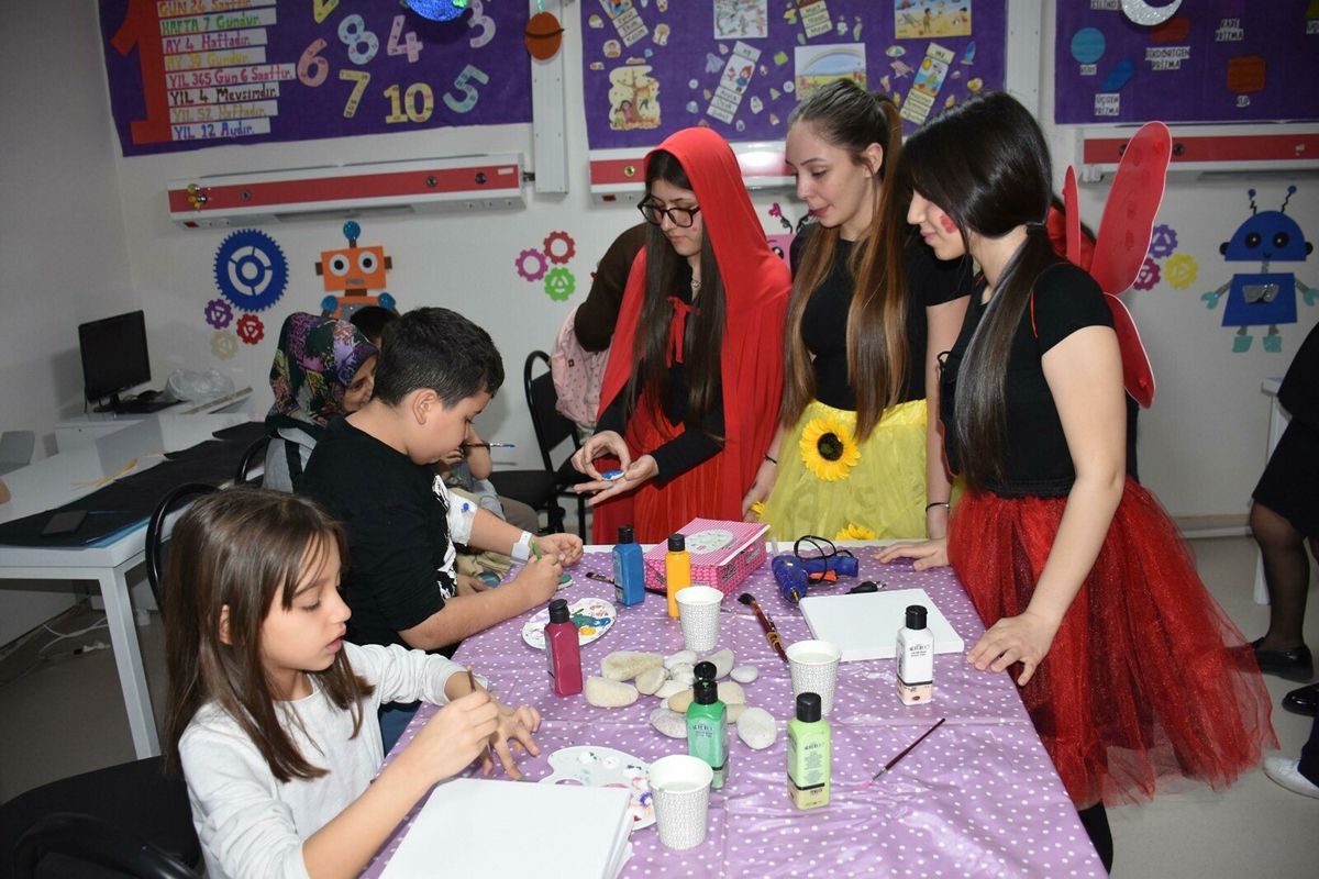 Tepecik Eğitim ve Araştırma Çocuk Hastanesi'nde 'Oyun Her Yerde' etkinliği düzenlendi