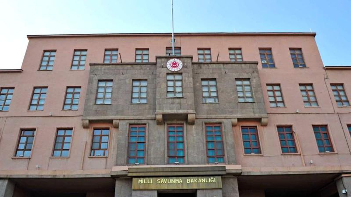 İran'dan ateşlenen ve 'Türk hava sahasına yönelen' bir füze düşürüldü