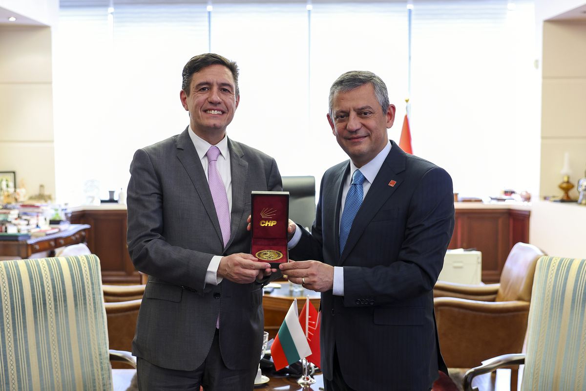 Özgür Özel, Bulgaristan Büyükelçisi Cholakov ile bir araya geldi
