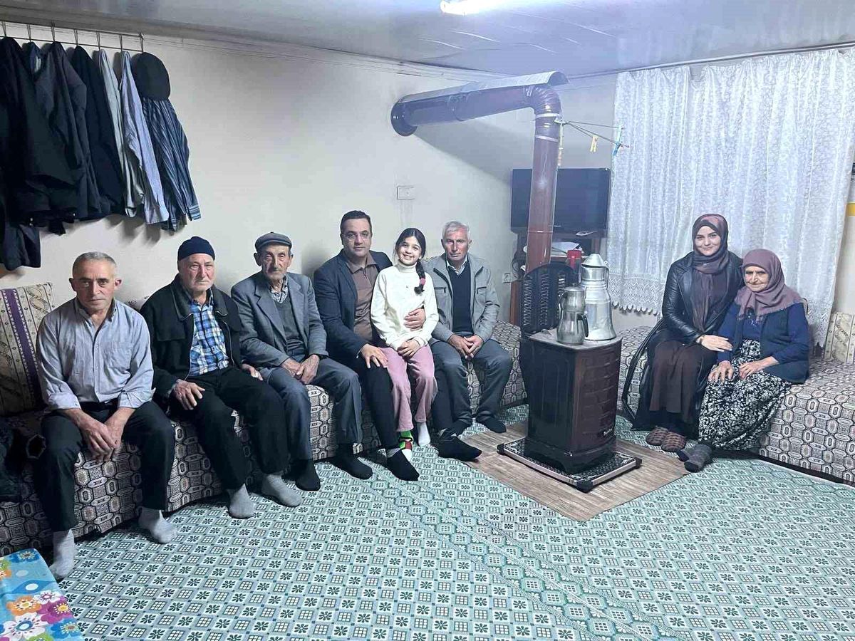 Sarıgöl'ün ilk şehidinin ailesine anlamlı ziyaret