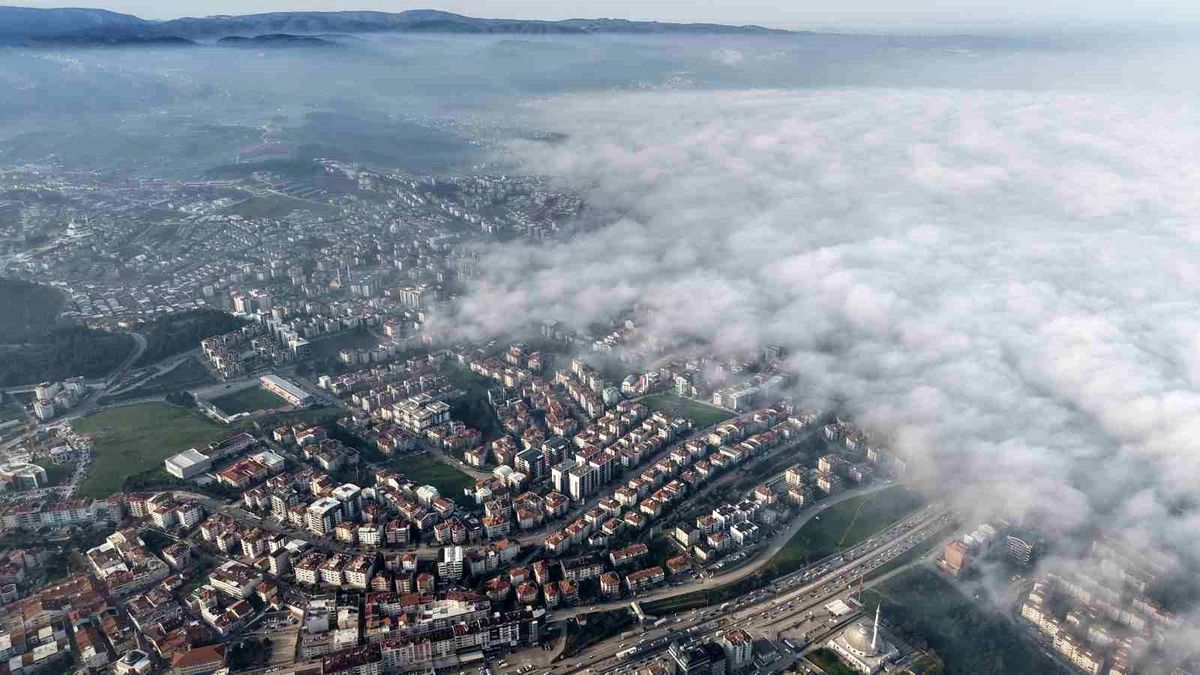 Sis Bursa'nın yarısını yuttu