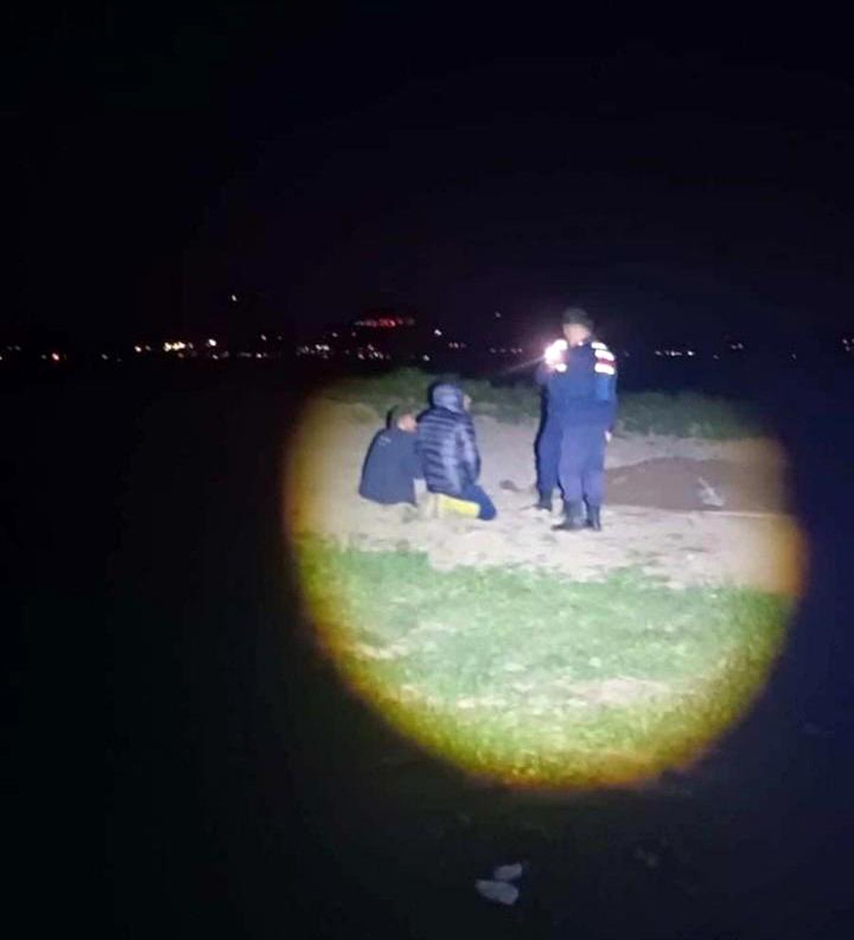 Türbede kaçak kazı yapan 7 şahıs suçüstü yakalandı