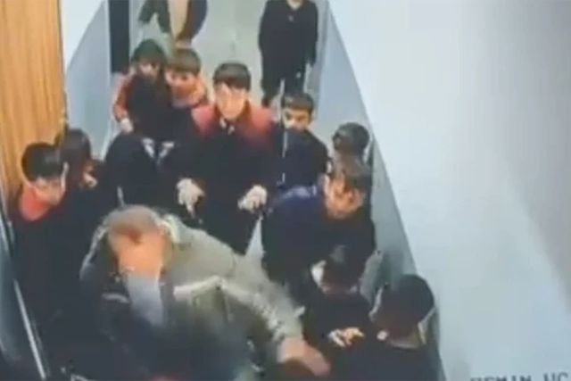 veli okul koridorunda cocuga siddet uyguladi 19625973 7671 o