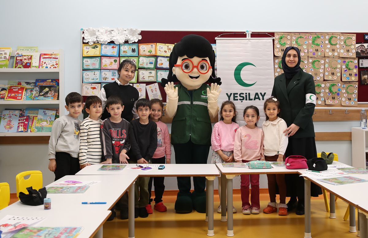 Yeşilay'dan okullarda 'bağımlılıklara karşı mücadele' dersi
