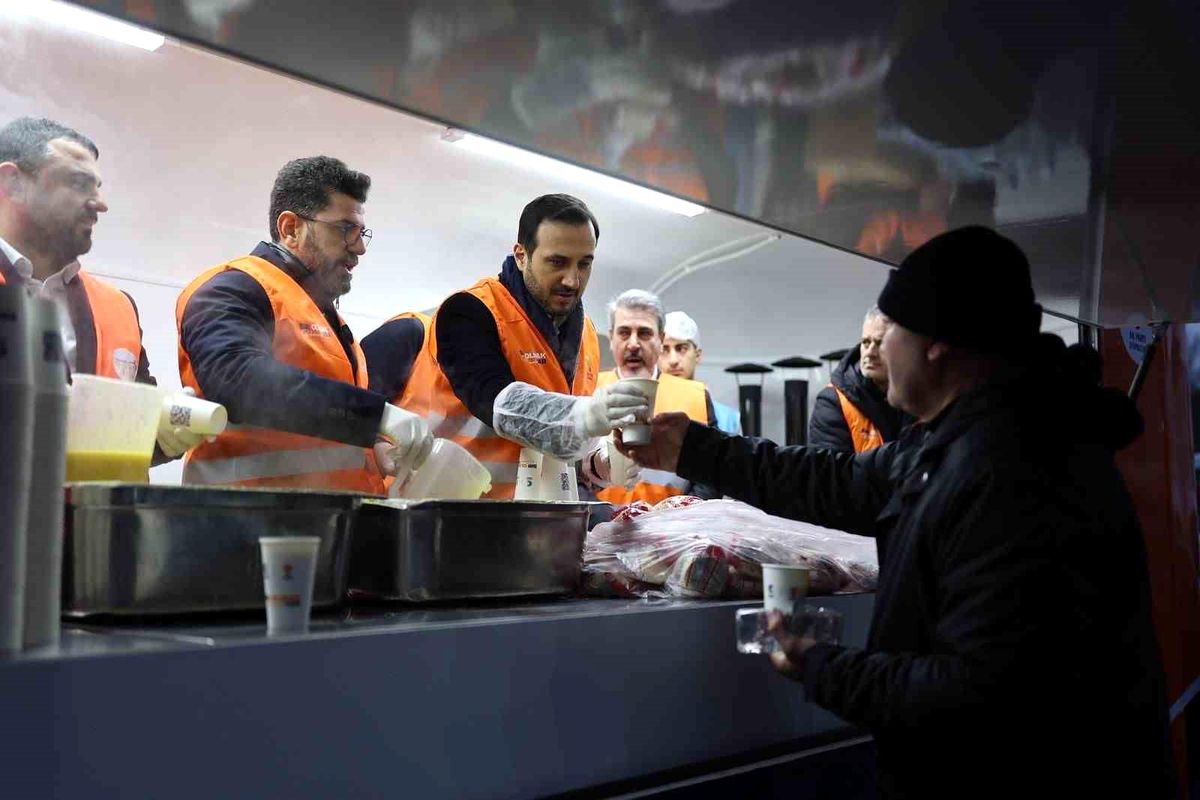 AK Parti İstanbul'dan her gün on binlerce kişiye çorba ikramı