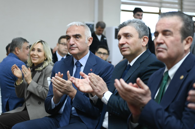 Baba ocağı İbradı'da vefa buluşması: Bakan Ersoy hemşehrileriyle iftar sofrasında bir araya geldi Baba ocağı İbradı'da vefa buluşması: Bakan Ersoy hemşehrileriyle iftar sofrasında bir araya geldi