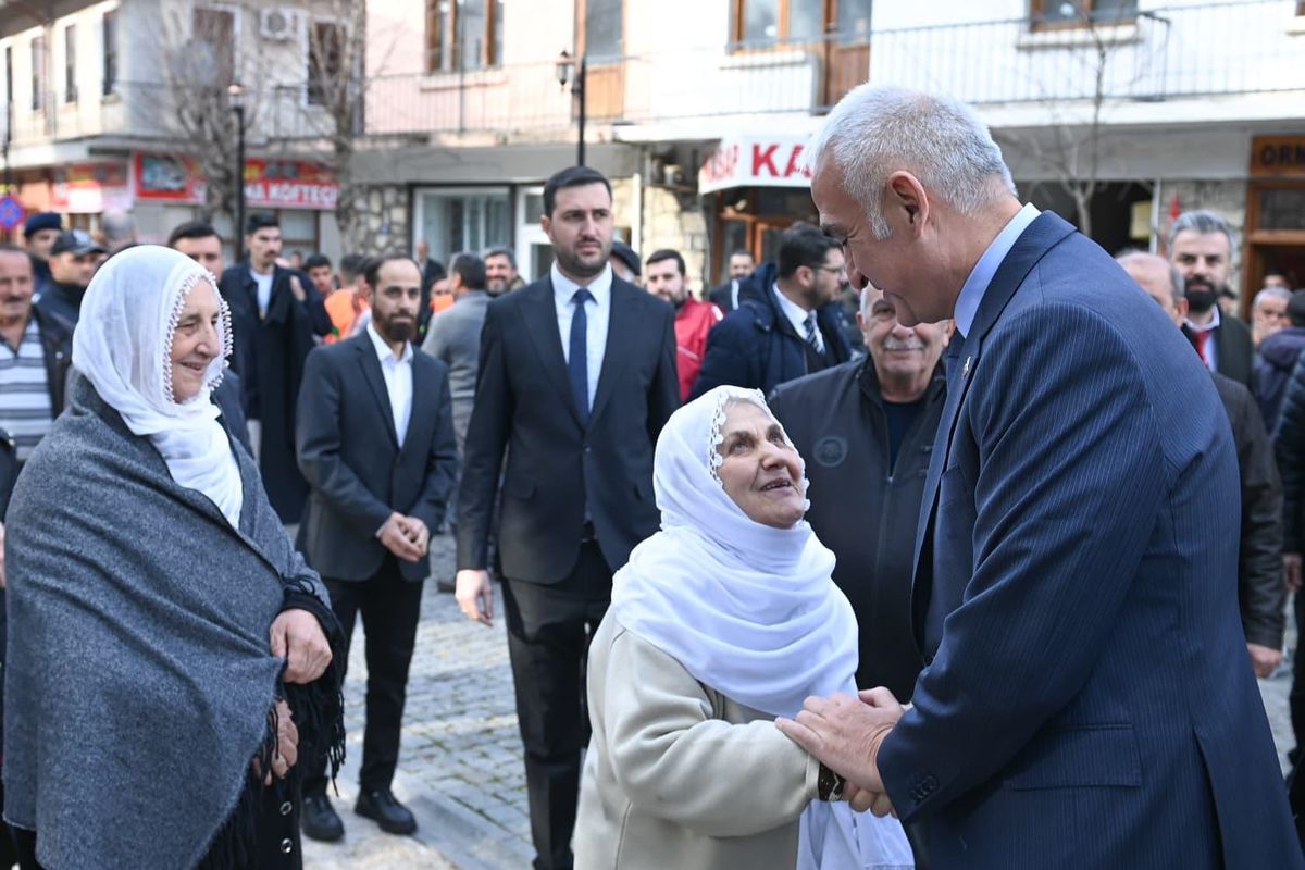 Baba ocağı İbradı'da vefa buluşması: Bakan Ersoy hemşehrileriyle iftar sofrasında bir araya geldi