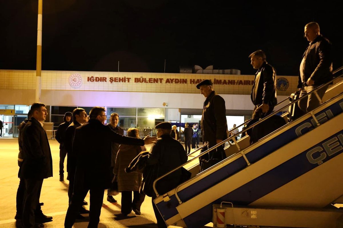 Bakü-Nahçıvan seferini yapan yolcu uçağı saldırı nedeniyle Iğdır'a indi