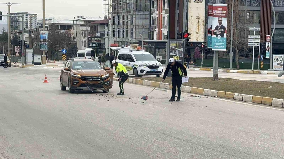 Elazığ'da zincirleme trafik kazası: 1 yaralı