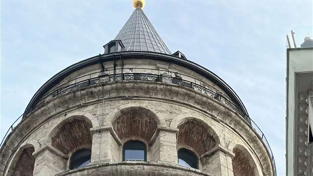 galata kulesi nden atlayan kadin hayatini kaybetti 19632430 9007 m
