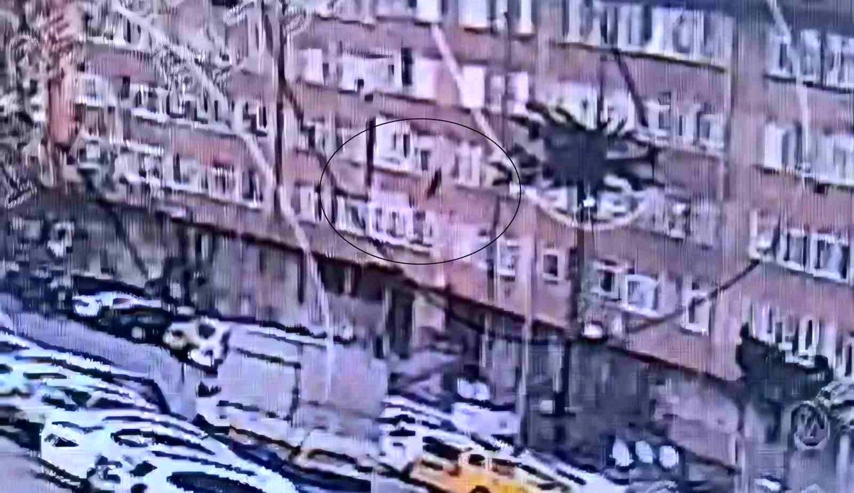 Kayseri'de 5. kattan atlayan bir kişi hayatını kaybetti: O anlar kamerada