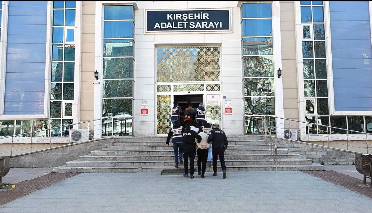 Kendilerini polis olarak tanıtıp dolandırdılar: 3 kişi tutuklandı
