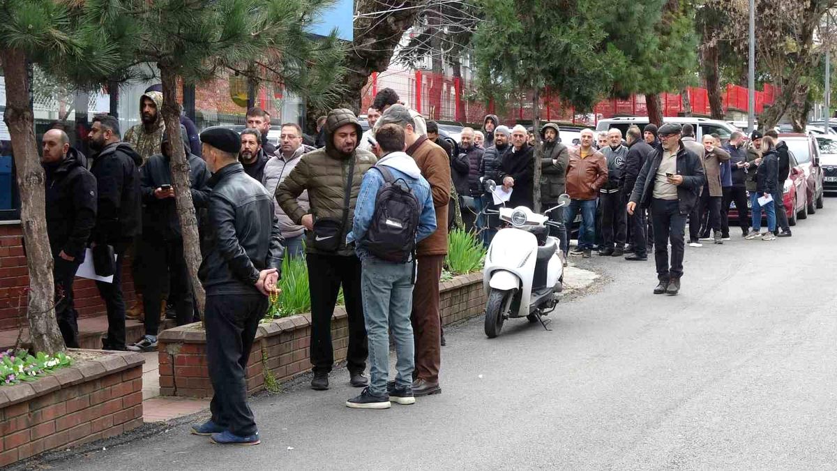 Trabzon'da APP plaka kuyruğu