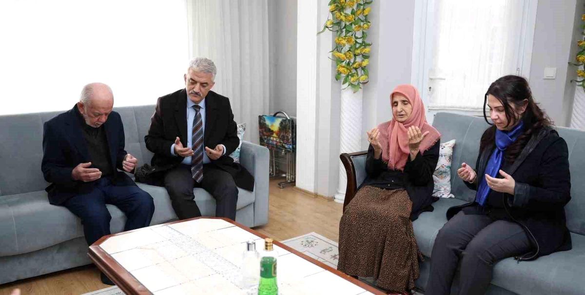 Vali Makas şehit ailelerini yalnız bırakmıyor