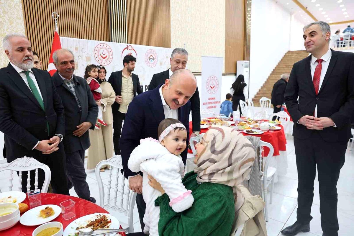 Yetim aileler iftar programında buluştu