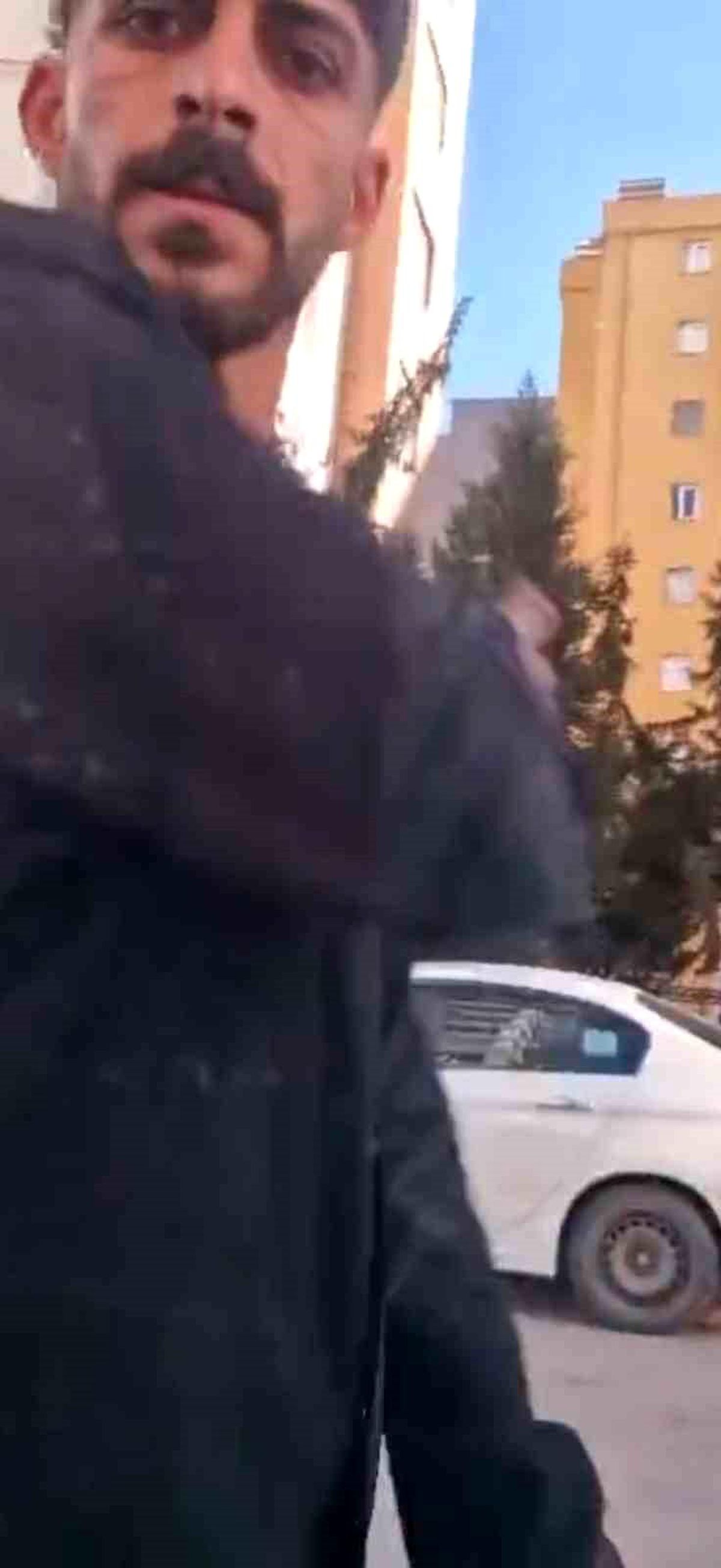 Adana'da trafikte yol verme kavgasında aracın önünü kesip saldırdılar